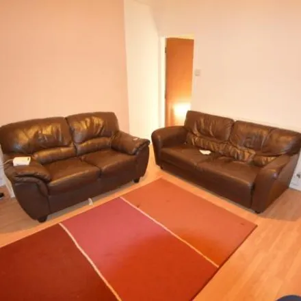 Image 2 - Back Meadow View, Leeds, LS6 1JQ, United Kingdom - Townhouse for rent