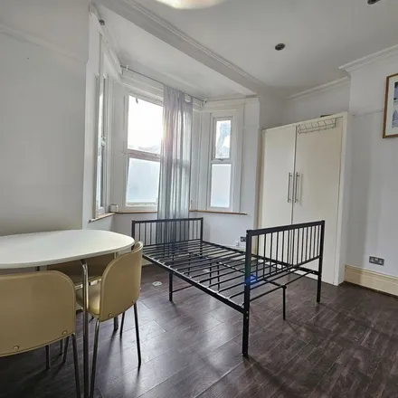 Image 3 - Melrose Avenue, London, NW2 4JX, United Kingdom - Apartment for rent