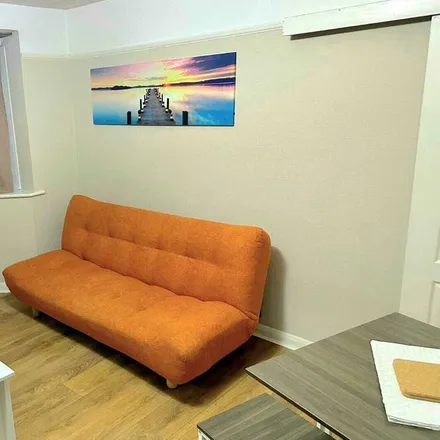 Image 6 - London, UB10 0SU, United Kingdom - Apartment for rent