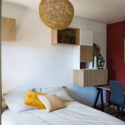 Rent this 2 bed apartment on 94400 Vitry-sur-Seine