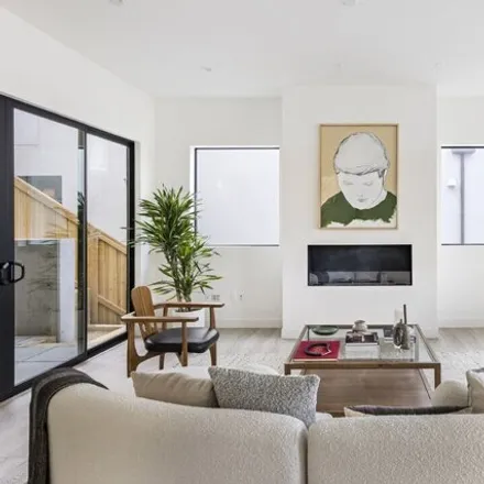 Image 8 - 1691 Bruce Court, Los Angeles, CA 90026, USA - House for sale