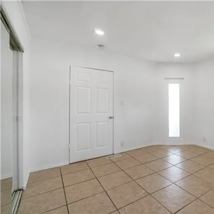 Image 8 - 19286 Strathern Street, Los Angeles, CA 91335, USA - House for rent