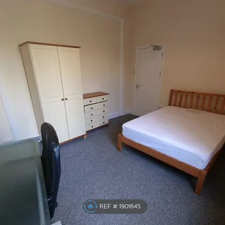 Image 1 - Gwydr Crescent, Swansea, SA2 0AE, United Kingdom - Townhouse for rent