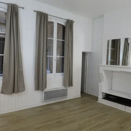Rent this 1 bed apartment on 10 Cité de Nantes in 33000 Bordeaux, France