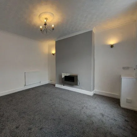 Rent this 2 bed townhouse on Myrtle Avenue in Burnley, BB11 5AH