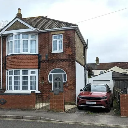 Buy this 3 bed house on Kensington Road in Gosport, PO12 1QY