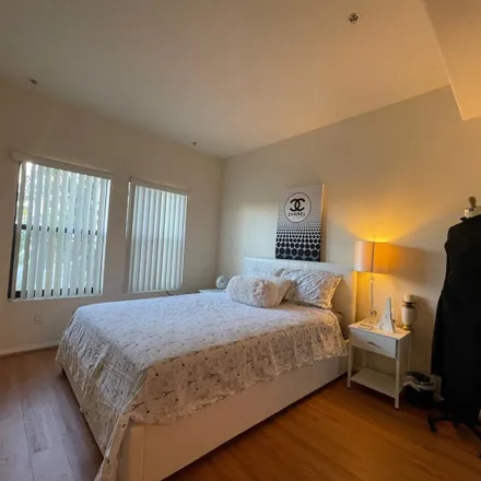 Rent this 1 bed room on Cesar E Chavez & Figueroa in West Cesar E Chavez Avenue, Los Angeles