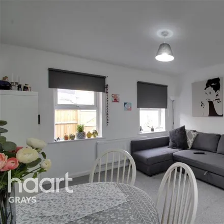 Image 2 - Hampden Road, Badgers Dene, Grays, RM17 5JN, United Kingdom - Apartment for rent