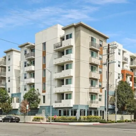Rent this 2 bed condo on 3087 West 5th Street in Los Angeles, CA 90020
