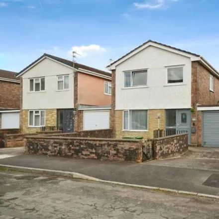 Buy this 5 bed townhouse on 19 Lowerdale Drive in Llantrisant, CF72 8DY