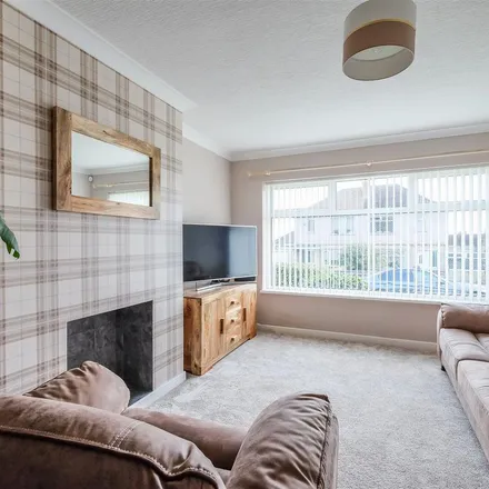 Image 5 - Weatherhill Crescent, Lindley, HD3 3QZ, United Kingdom - Apartment for rent