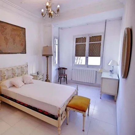 Rent this 4 bed room on Carrer de la Corona in 27, 46003 Valencia