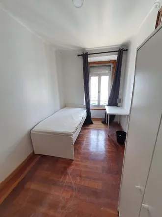 Rent this 5 bed room on Rua de Macau