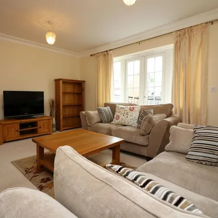 Image 2 - Brackendale Close, Englefield Green, TW20 0UL, United Kingdom - Townhouse for rent