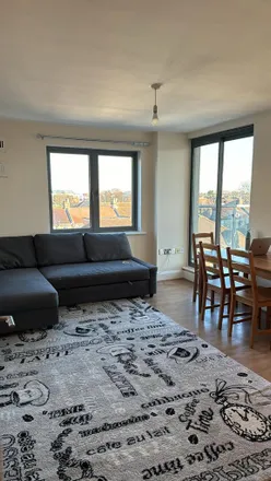 Rent this 3 bed apartment on Redbridge Central Library in Clements Road, London