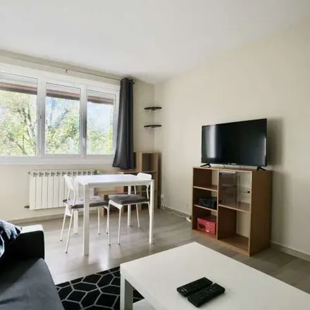 Rent this 4 bed apartment on 37 Rue d'Ermont in 93200 Saint-Denis, France