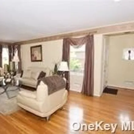 Image 2 - 209-43 27th Avenue, New York, NY 11360, USA - House for sale