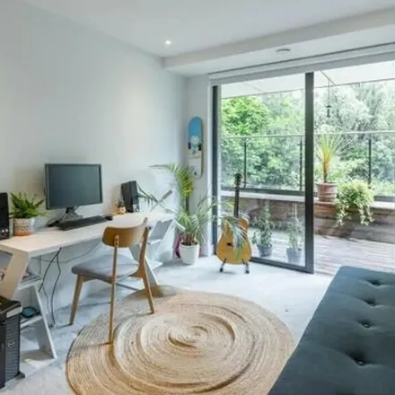 Image 4 - George View House, 36 Knaresborough Drive, London, SW18 4GT, United Kingdom - Apartment for rent