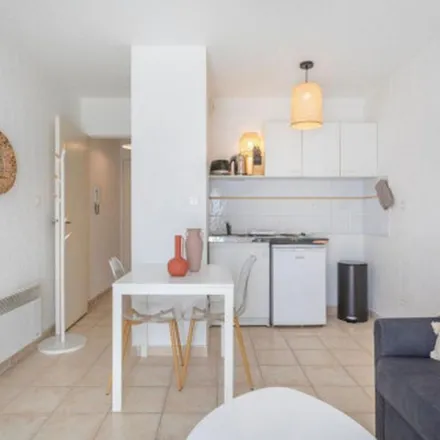 Image 1 - 36 Boulevard de Strasbourg, 83000 Toulon, France - Apartment for rent