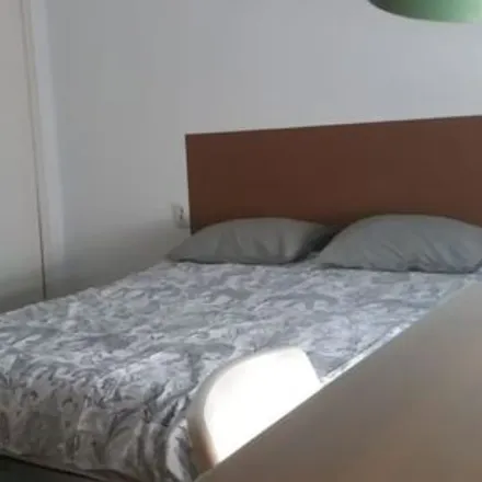 Rent this 2 bed room on Dr. Gabriel Serrano in Carrer del Gravador Esteve, 46005 Valencia