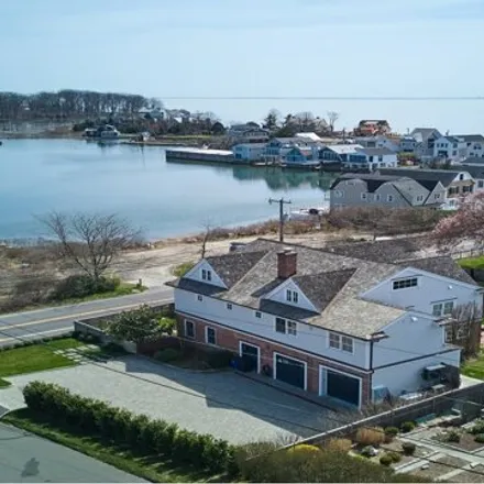Buy this 4 bed house on 192 Hillspoint Road in Westport, CT 06880