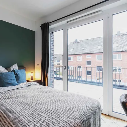 Rent this 4 bed room on Schellingstraße 13a-13h in 22089 Hamburg, Germany