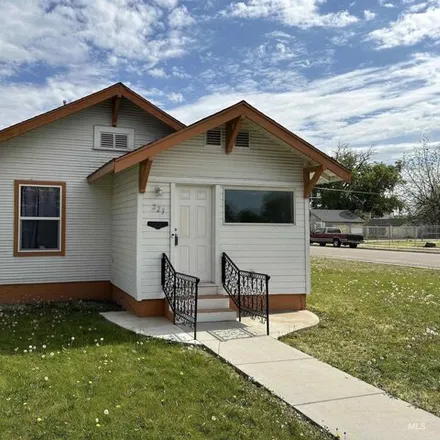 Buy this 2 bed house on 376 South 3rd Avenue in Caldwell, ID 83605