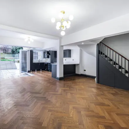 Image 4 - Farleigh Road, London, N16 7TH, United Kingdom - Townhouse for sale
