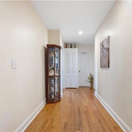 Image 6 - 2922 Barnes Ave Apt 4f, New York, 10467 - Apartment for sale