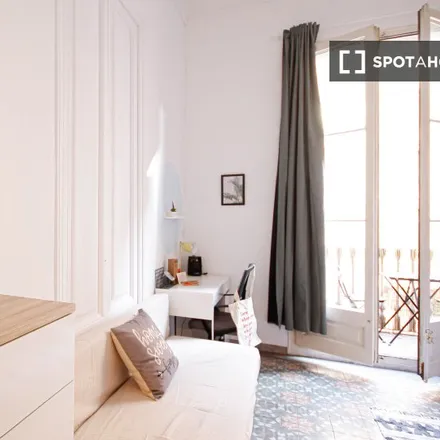 Rent this 5 bed room on Carrer d'Aragó in 105-107, 08015 Barcelona