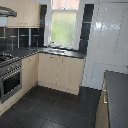 Rent this 5 bed house on Manor Terrace in Leeds, LS6 1FA