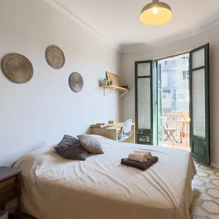 Rent this 5 bed room on Avinguda del Paral·lel in 171, 08001 Barcelona