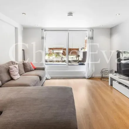 Image 4 - Myrdle Court, Myrdle Street, St. George in the East, London, E1 1HQ, United Kingdom - Apartment for rent