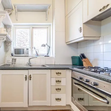 Rent this 1 bed apartment on 30 Goldhurst Terrace in London, NW6 3HX