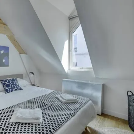 Rent this 5 bed apartment on 75004 Paris