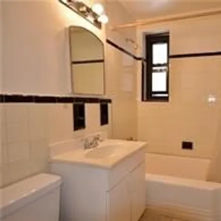 Image 5 - 15 Oliver Street, New York, NY 11209, USA - Apartment for sale