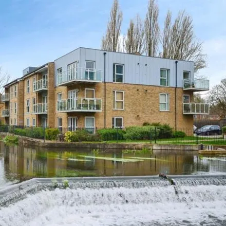 Buy this 2 bed apartment on The Embankment in Croxley Road, Hemel Hempstead