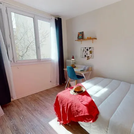 Rent this 5 bed room on 37 Rue Esquirol in 75013 Paris, France