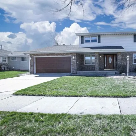 Buy this 4 bed house on Pershing & Lillian in East Pershing Street, Appleton