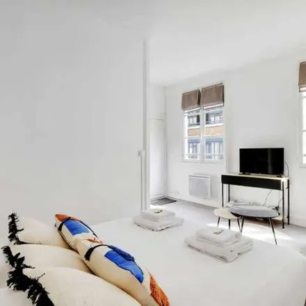 Image 3 - 14 Rue Saint-Sulpice, 75006 Paris, France - Apartment for rent