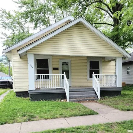 Buy this 3 bed house on 1018 East Broadway in Centralia, IL 62801