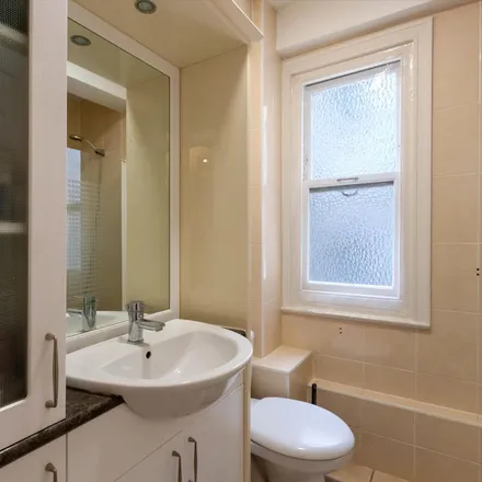 Image 7 - Neville Court, 6-26 Abbey Road, London, NW8 9DD, United Kingdom - Apartment for rent