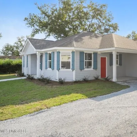 Image 2 - 301 3rd Street, Bay Saint Louis, MS 39520, USA - House for sale