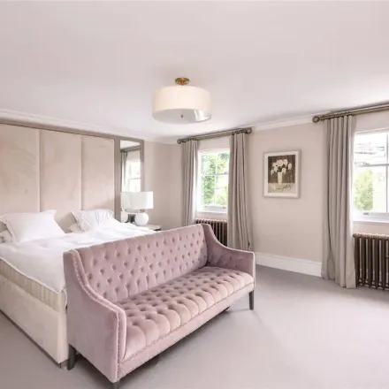 Rent this 3 bed apartment on 30 Alexander Street in London, W2 5NU