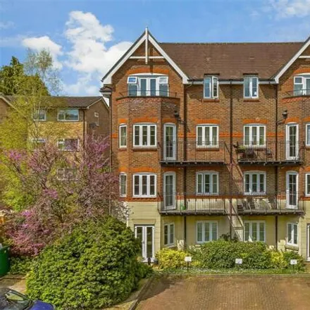 Buy this 1 bed apartment on Station Road in Redhill, RH1 1JE