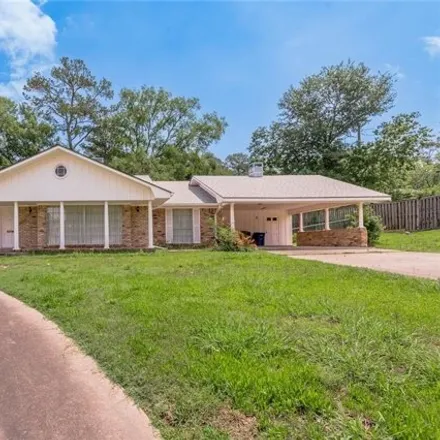 Buy this 3 bed house on 2167 Avenue S in Huntsville, TX 77340