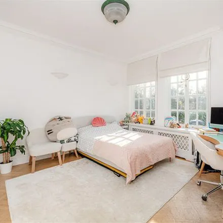 Rent this 6 bed apartment on 72 Elsworthy Road in London, NW3 3BP