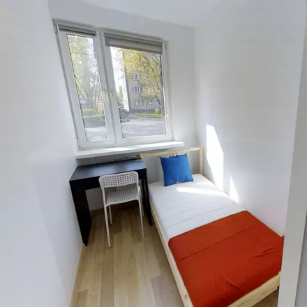 Rent this 3 bed room on Wrzeciono 49 in 01-950 Warsaw, Poland