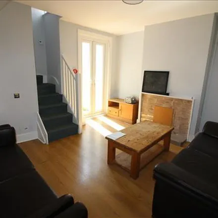 Rent this 5 bed apartment on 59 Livingstone Road in Bevois Mount, Southampton