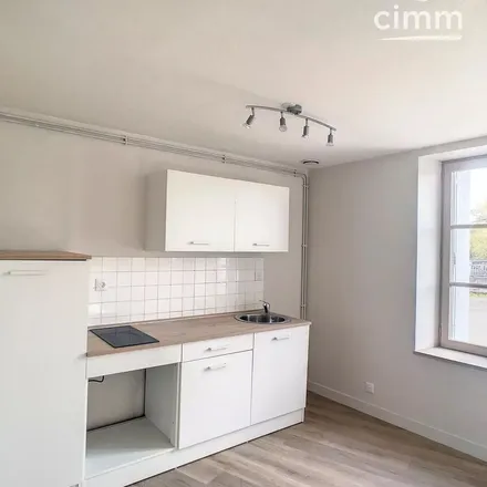 Rent this 2 bed apartment on unnamed road in 45120 Girolles, France